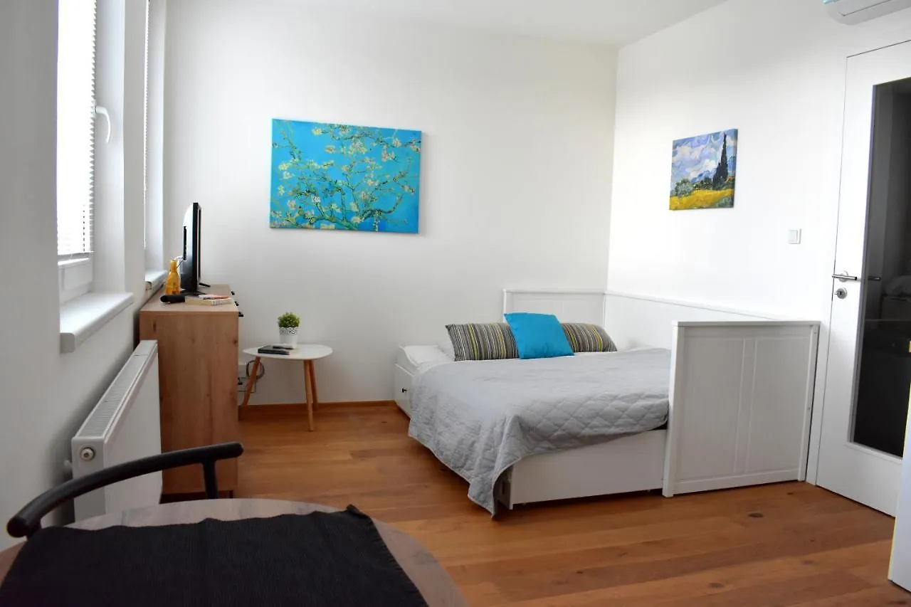 Airstay Prague Apartment: Grebovka