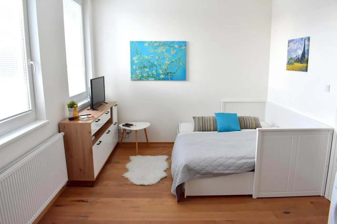 Airstay Prague Apartment: Grebovka